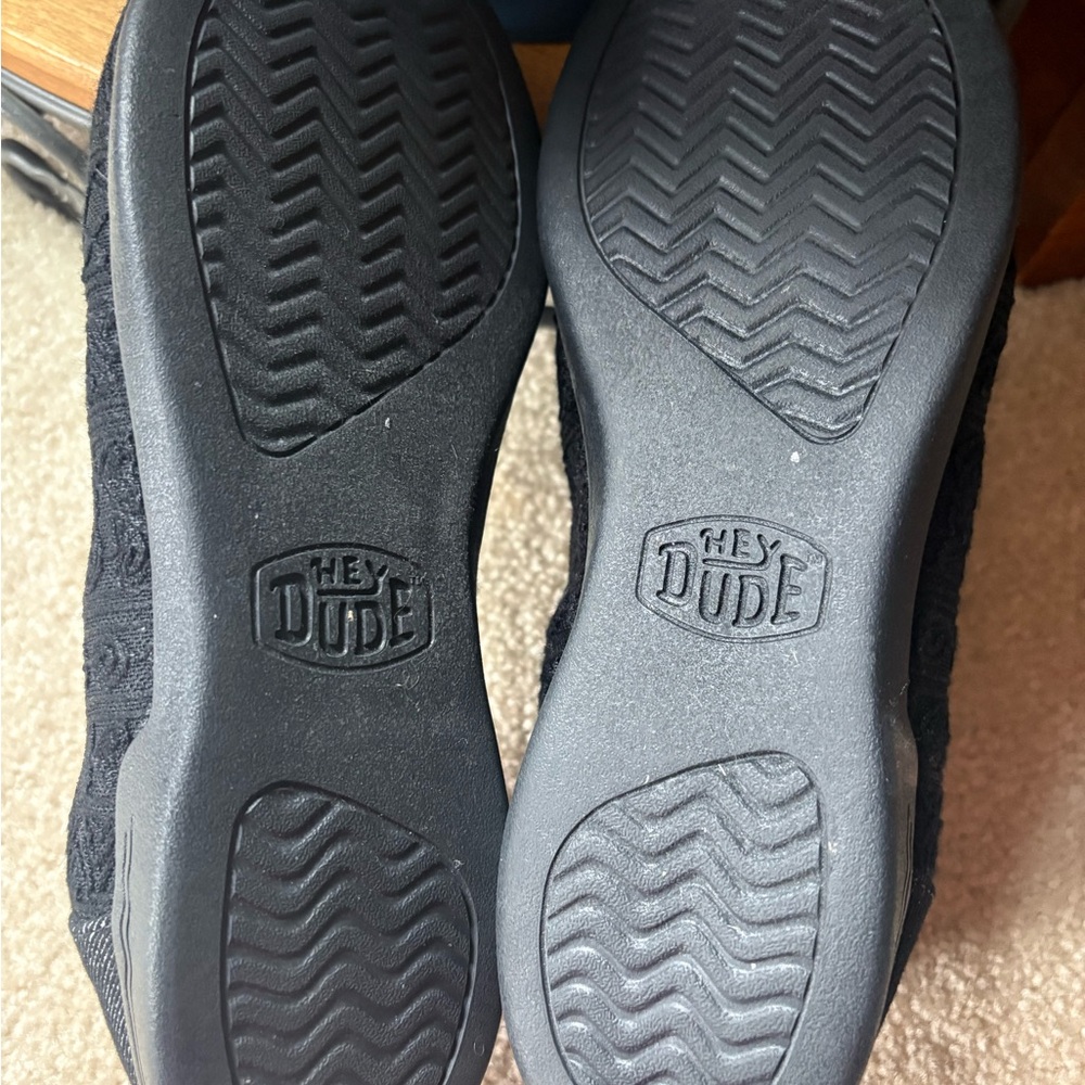 Hey Dude Women's Black Textured Flats Size 7 - Picture 4 of 6